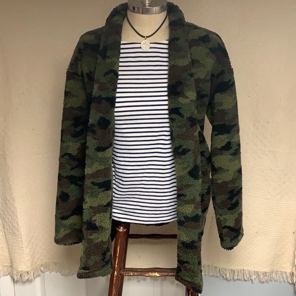 American Eagle Outfitters Jackets \u0026 Coats | Nwt Aeo Sherpa Camo Cardigan | Color: Silver | Size: M | Kerimc17's Closet